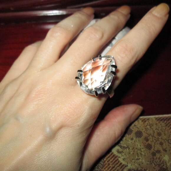 Large Teardrop cubic zirconia Cocktail ring - Picture 6 of 8